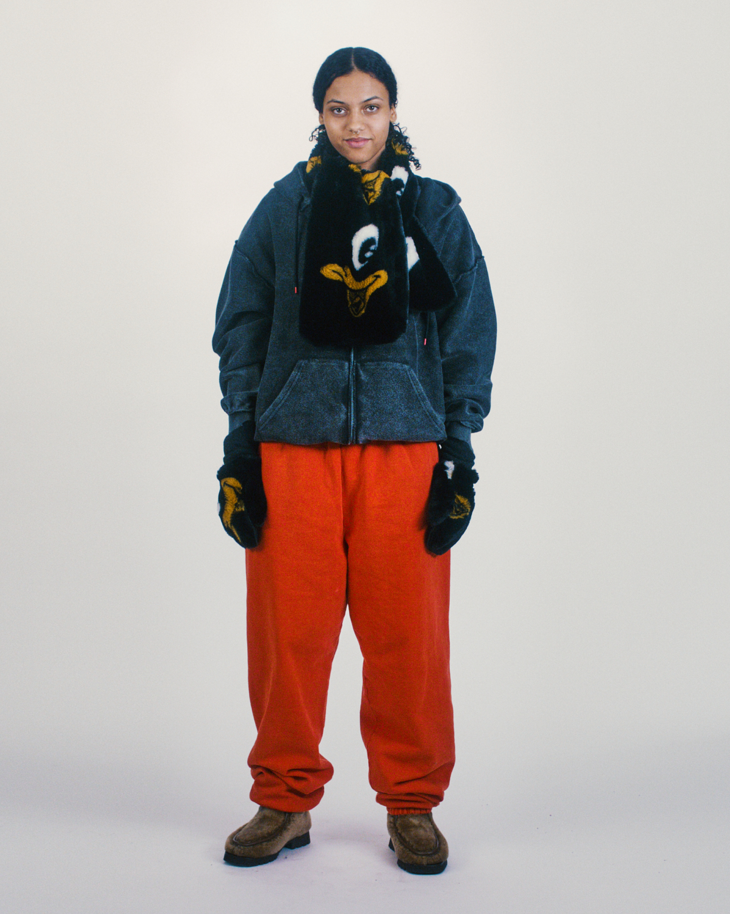 Fuzzy Duck Does He Scarf