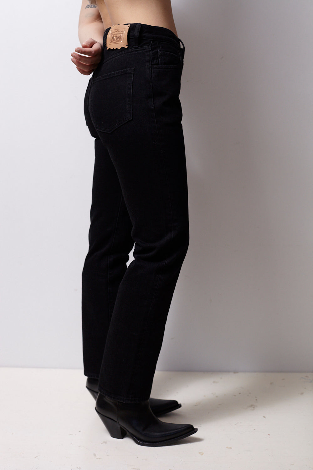 Load image into Gallery viewer, Lilly Selvedge Black Jeans
