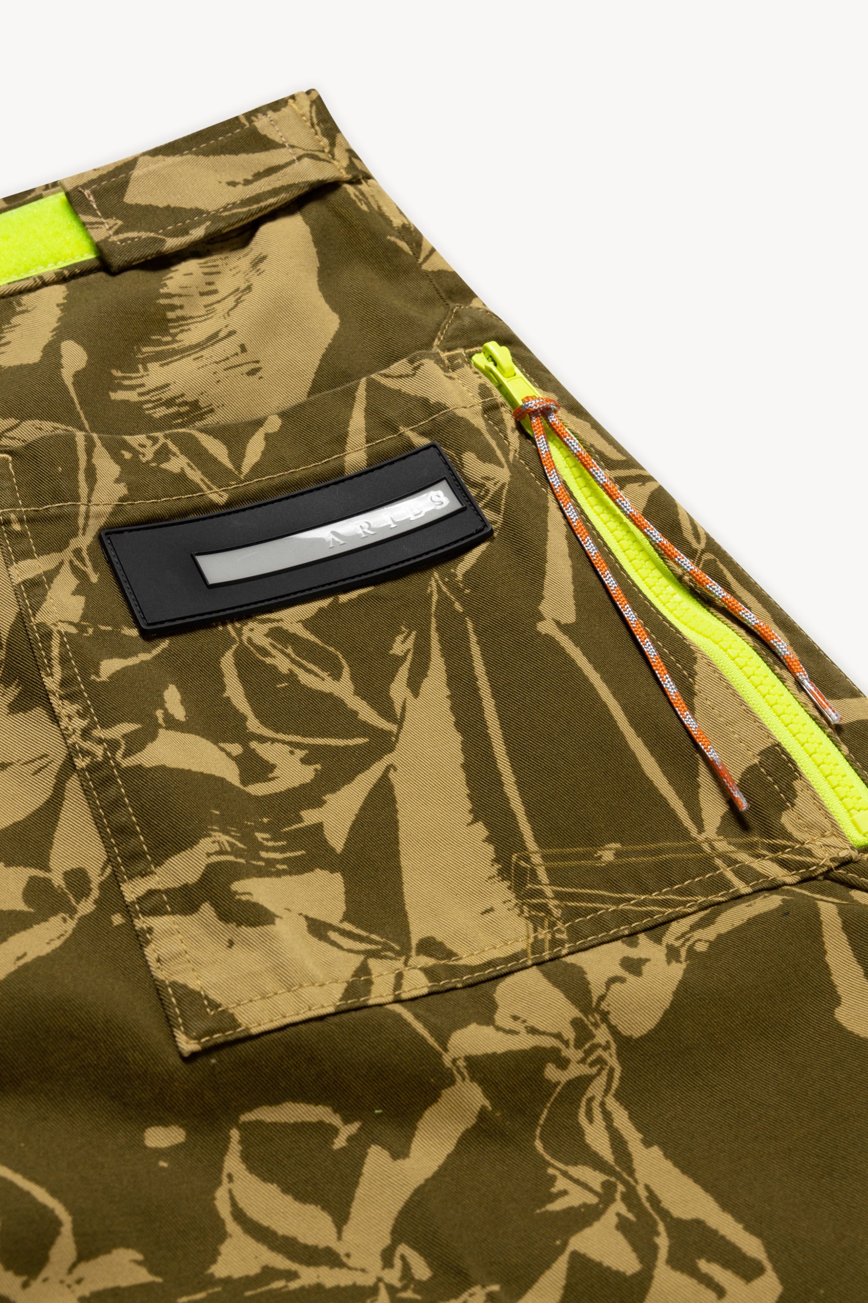 Load image into Gallery viewer, Crinkle Camo Walking Trouser