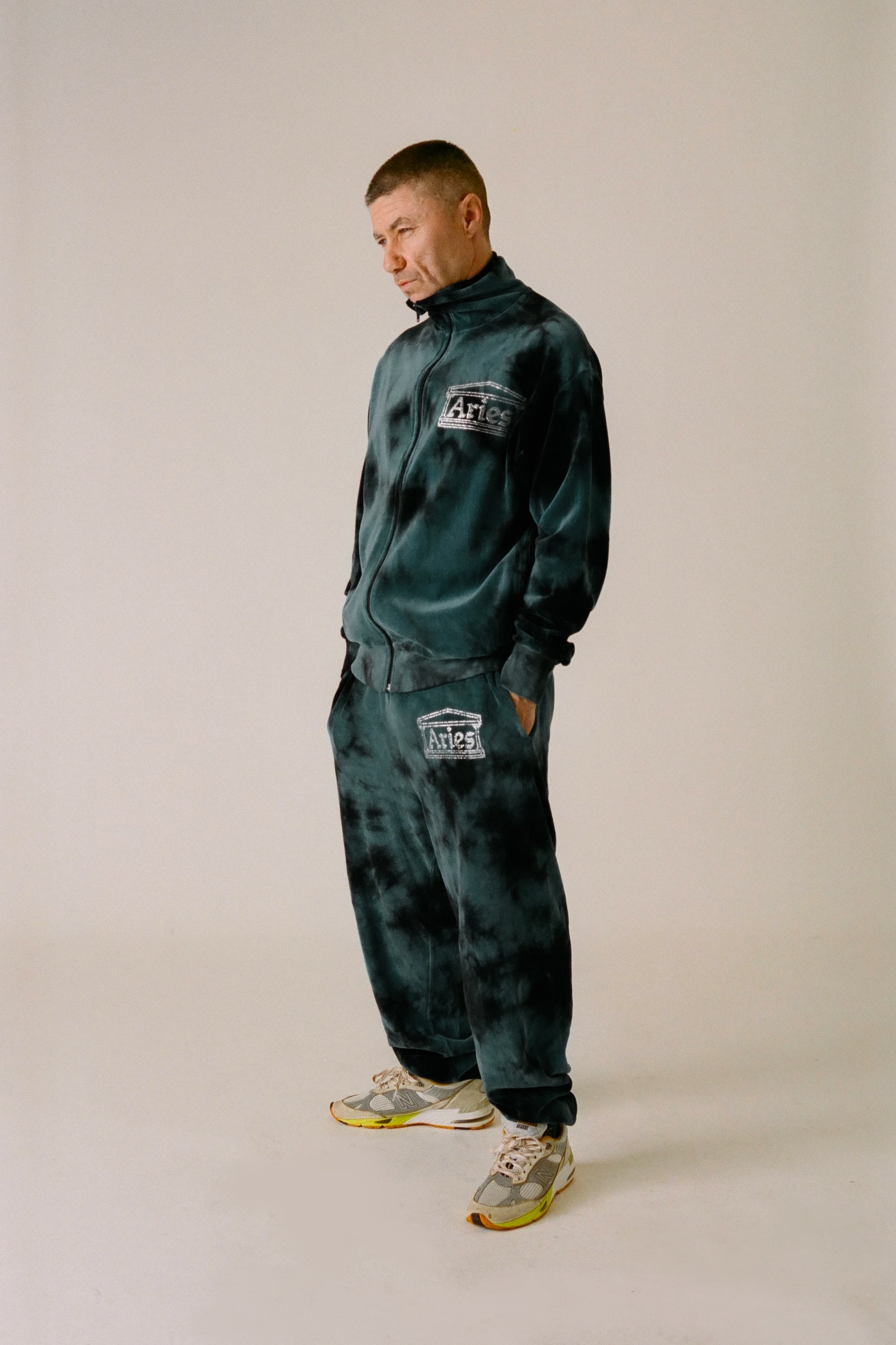 Load image into Gallery viewer, Rhinestone Velour Sweatpant